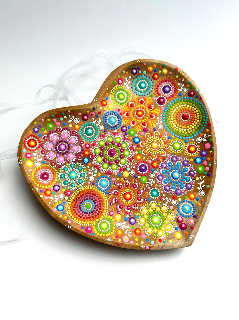 Handbemalte Herz Schale aus Echtholz, Mandala-Blumen im Stil der Punktmalerei Kunst, Mandala-Kunst, Acrylmalerei Bild 5