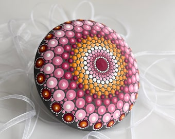 Mandala Stone, Dot Art, Acrylic Art Object, Dot-Painting, painted Stones, Stone Art, Meditation Stone, Dot Mandala, Mandala Art, dotting