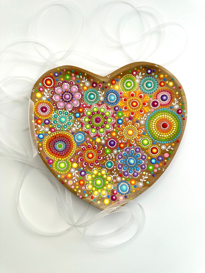 Handbemalte Herz Schale aus Echtholz, Mandala-Blumen im Stil der Punktmalerei Kunst, Mandala-Kunst, Acrylmalerei Bild 10