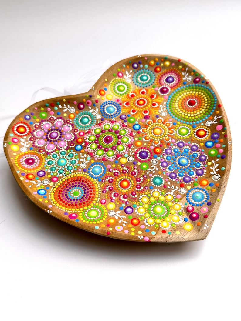 Handbemalte Herz Schale aus Echtholz, Mandala-Blumen im Stil der Punktmalerei Kunst, Mandala-Kunst, Acrylmalerei Bild 9