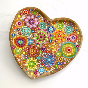 Handbemalte Herz Schale aus Echtholz, Mandala-Blumen im Stil der Punktmalerei Kunst, Mandala-Kunst, Acrylmalerei Bild 3
