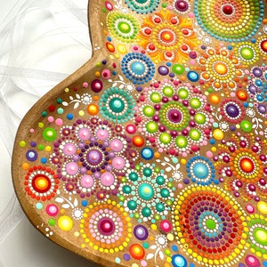 Handbemalte Herz Schale aus Echtholz, Mandala-Blumen im Stil der Punktmalerei Kunst, Mandala-Kunst, Acrylmalerei Bild 2