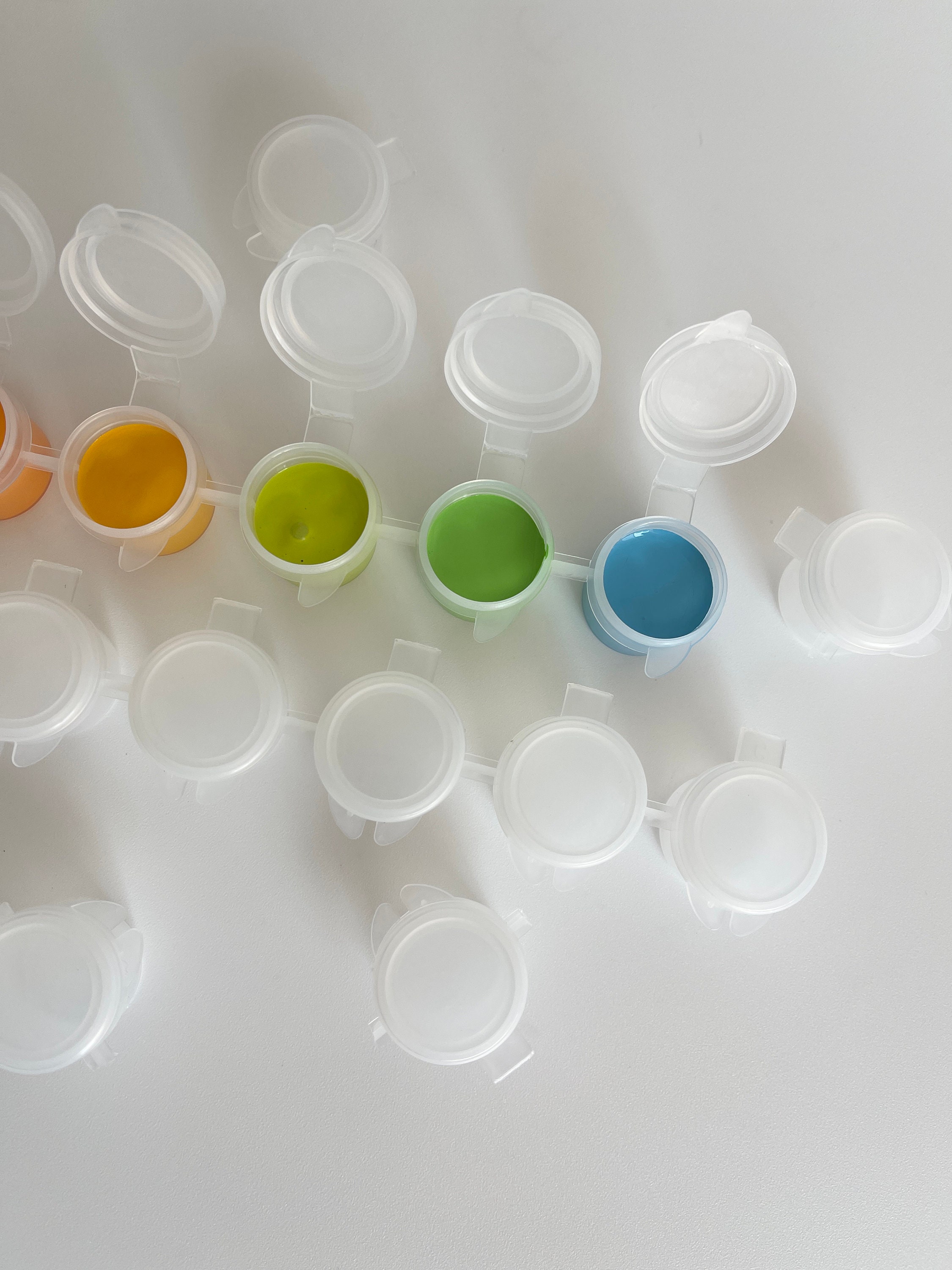 6 X 3ml Empty Mini Plastic Jars / Pots / Boxes, Airtight Storage for  Acrylic Paint for Dot Painting, Mandala Painting, Painting Stones 