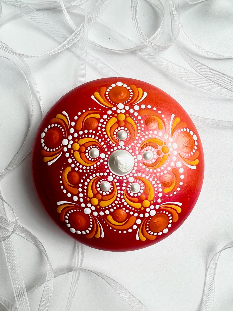 Dot Art Mandala Stone hand painted with acrylic paint, Meditation stone, Mandala art stone, Mindfulness gift image 3