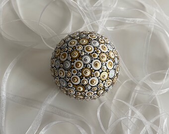 Decorative hand painted ball in the style of dot painting, Mandala Stone, Dot Art, Acrylic Art Object, painted Stones, Stone Art