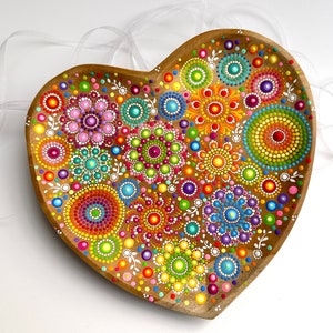 Handbemalte Herz Schale aus Echtholz, Mandala-Blumen im Stil der Punktmalerei Kunst, Mandala-Kunst, Acrylmalerei Bild 8