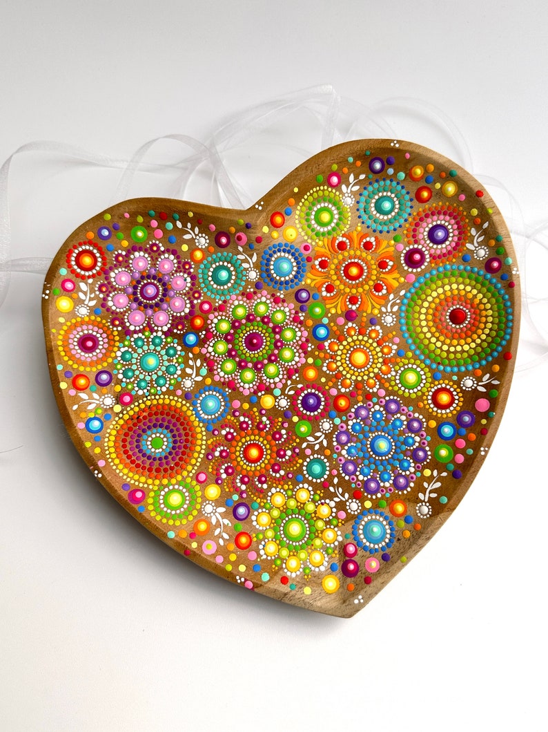 Handbemalte Herz Schale aus Echtholz, Mandala-Blumen im Stil der Punktmalerei Kunst, Mandala-Kunst, Acrylmalerei Bild 8