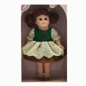 Ginny Vogue Beautiful Gretel 1984 Dakin Collectible Ornamental Character Display