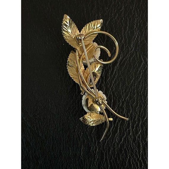 Womens Brooch Pin Gold Tone White Floral Leaf Vin… - image 2