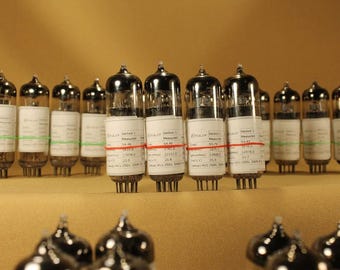 Robusto abbinamento Quad 4x 6P14P/ EL84/ 6BQ5 / 7189 / N709. Tubi pentodo a vuoto. Testati con Etracer. Riflettore. Logo grigio. 1978-1981. Tubo valvola. OTK.