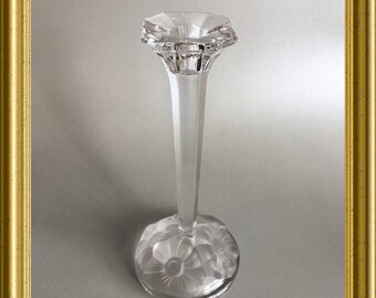 Bellissimo candelabro di vetro con fiori