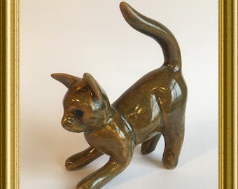 Vintage ceramic figurine: cat