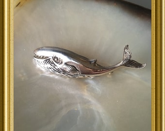 Vintage silver pin brooch: whale