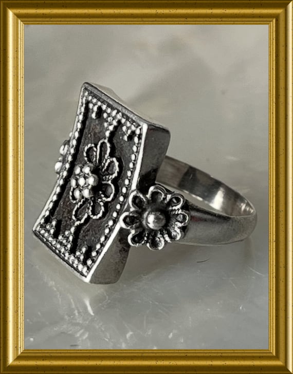 Vintage silver ring