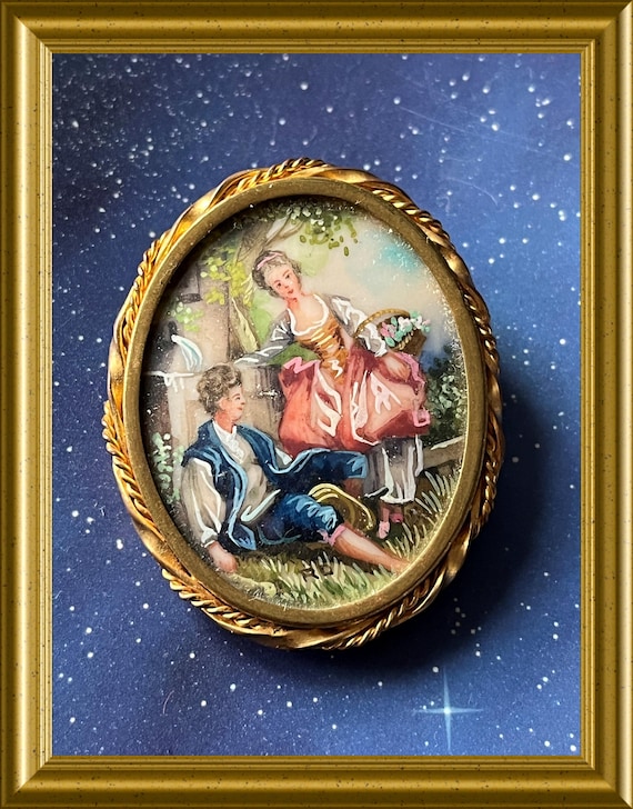 Antique French handpainted brooch : romantic scene