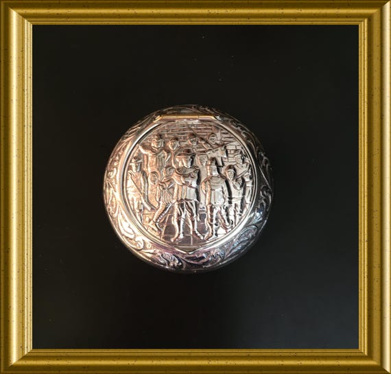 Lovely old pill box featuring Rembrandt’s The Night Watch