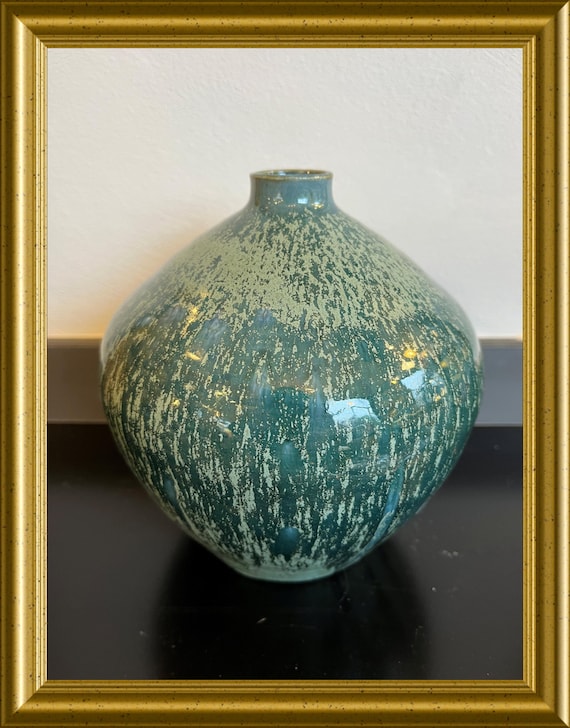 Lovely signed ceramic vase, Ellen van Bendegom