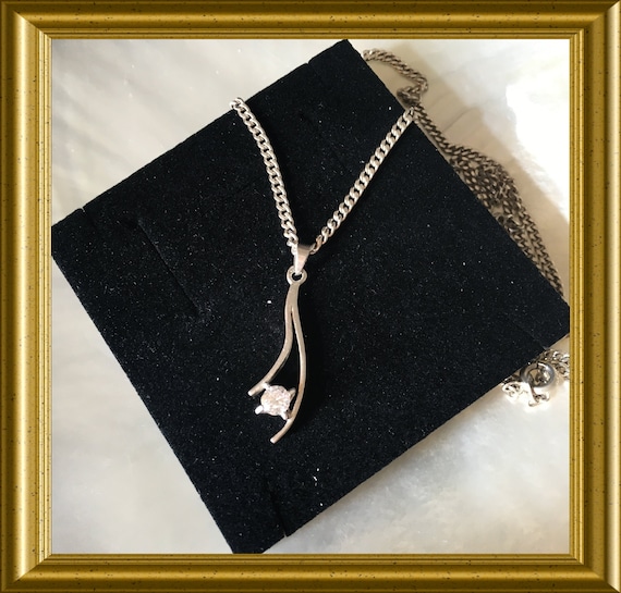 Beautiful silver necklace with pendant