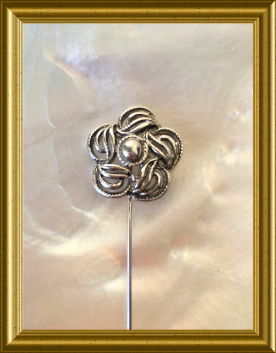 Vintage pin/ hatpin : flower