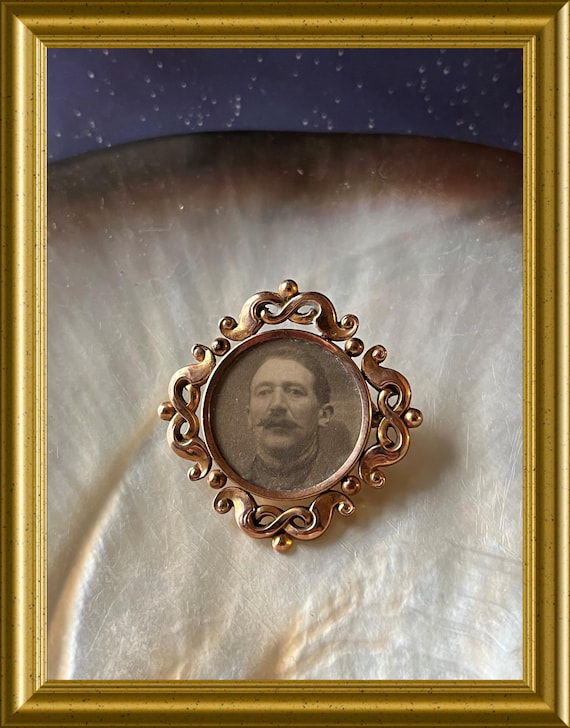 Antique brooch pin photograph: picture man, mourning jewelry