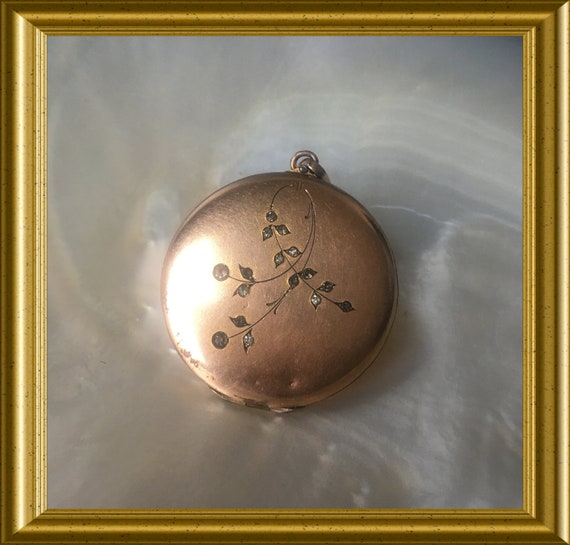 Antique pendant for picture: locket