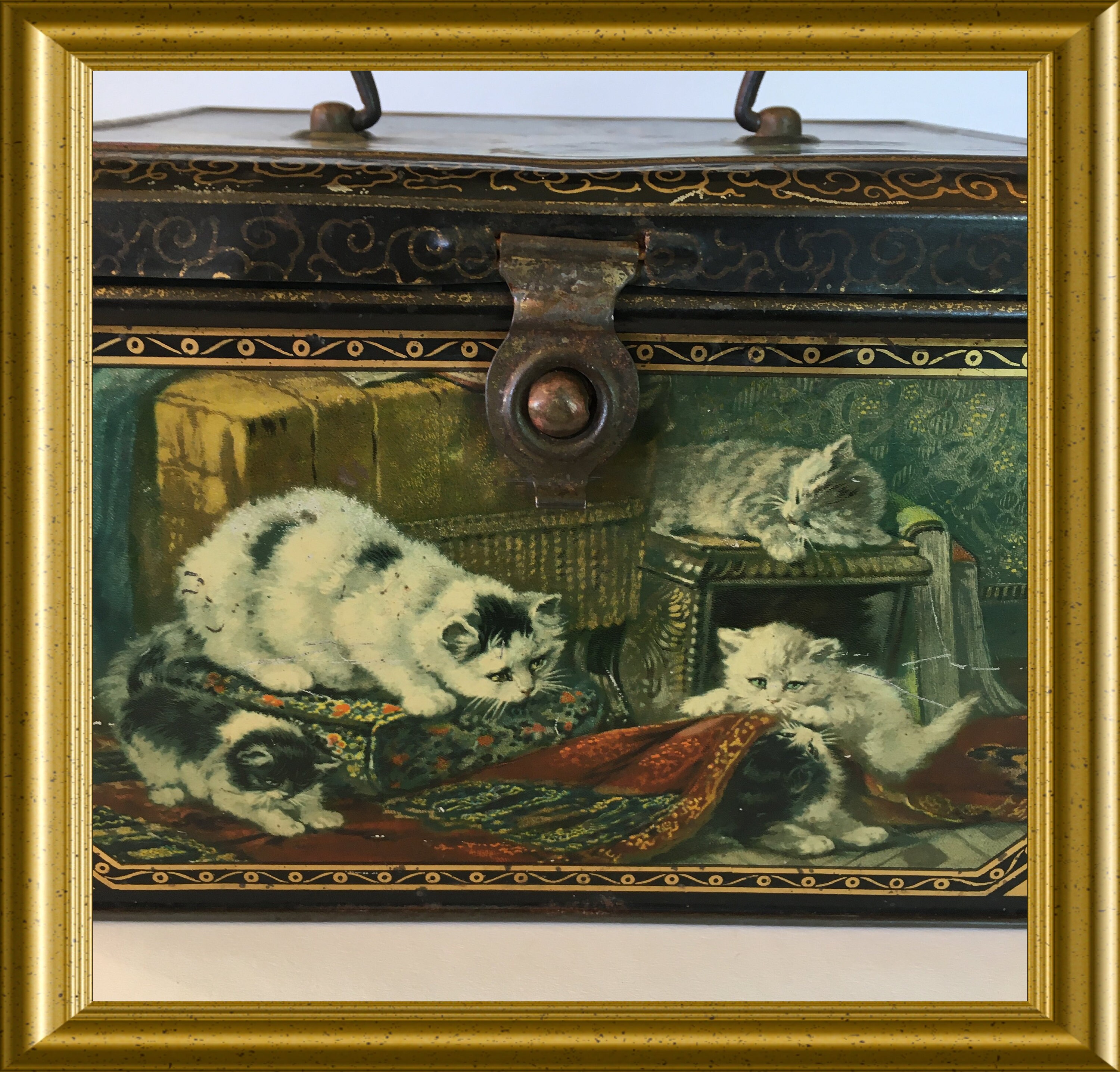 Large size antique cat biscuit tin, Henriette Ronner, 20's