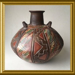 Signed Inca pottery vase: Santodio Paz, Chulucanas, Peru, geometric design image 7