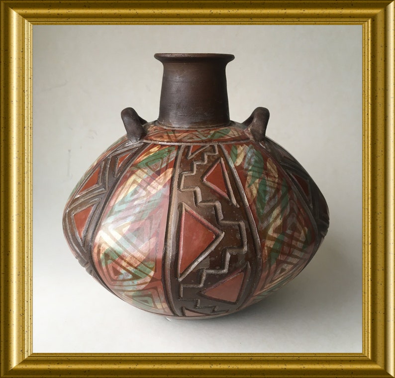 Signed Inca pottery vase: Santodio Paz, Chulucanas, Peru, geometric design image 7