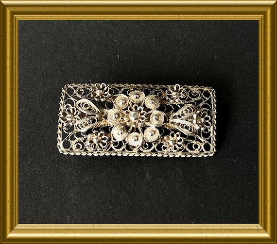 Lovely sterling silver filigree brooch