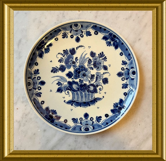 Zenith Gouda art pottery Delft blue plate