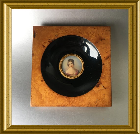 Vintage frame: miniature portrait, lady