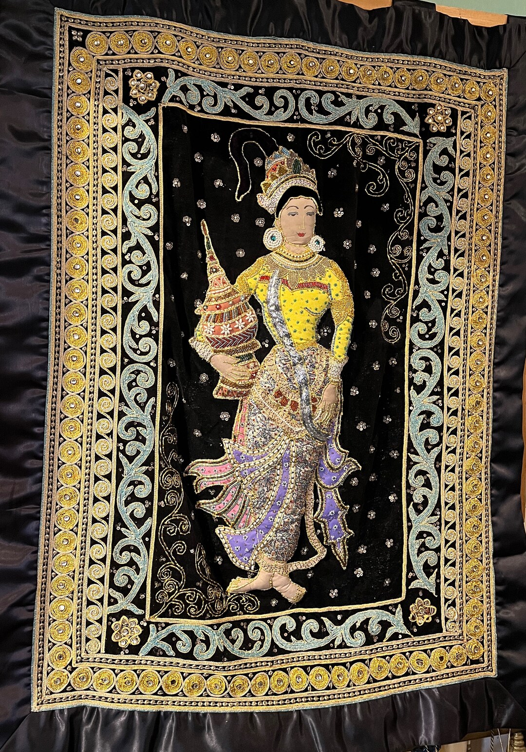 「カラガ（Kalaga）」刺繍ヴィンテージ・タペストリー カラガ（Kalaga）」刺繍ヴィンテージ・タペストリー カラガ（Kalaga