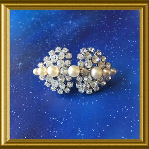 Vintage strass brooch: costume jewelry