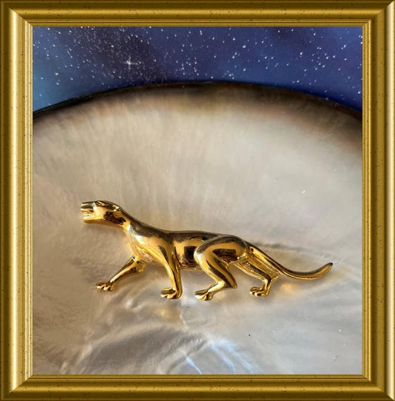 Vintage panther / leopard / jaguar brooch