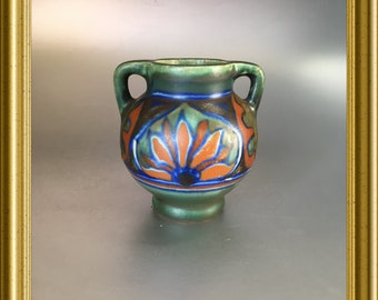 Small hand painted art pottery vase: Holland