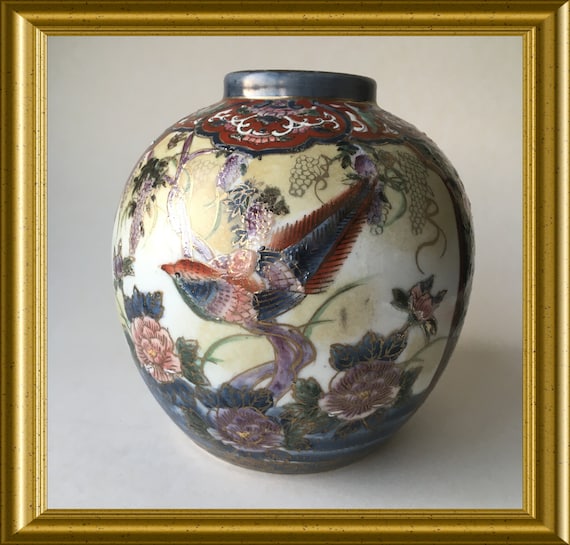 Vintage Chinese porcelain ginger jar/ vase: bird