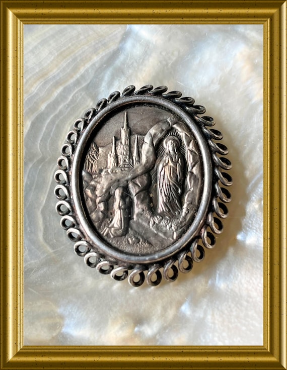 Vintage brooch : Mary, Lourdes