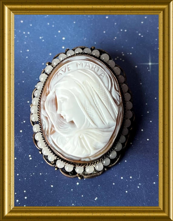 Antique brooch : shell cameo, Ave Maria, Mary