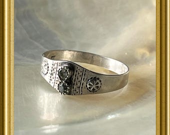 Vintage silver ring