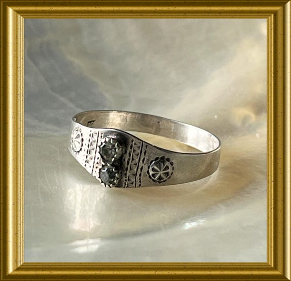 Vintage silver ring