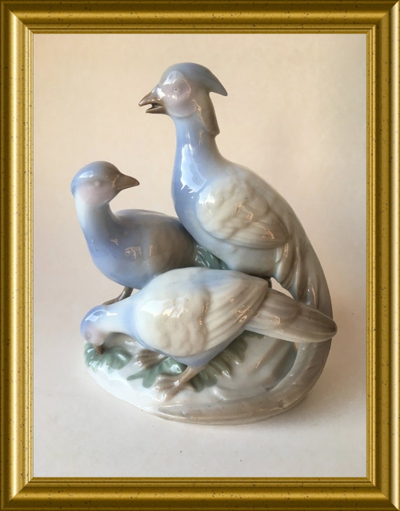 Lovely vintage porcelain figurine: three birds