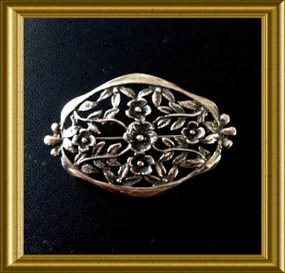 Beautiful vintage silver brooch