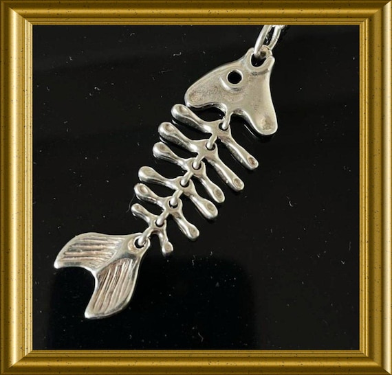 Charming vintage silver pendant – flexible fishbone skeleton, fish