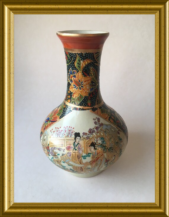 Vintage small Asian porcelain vase, geisha, Satsuma