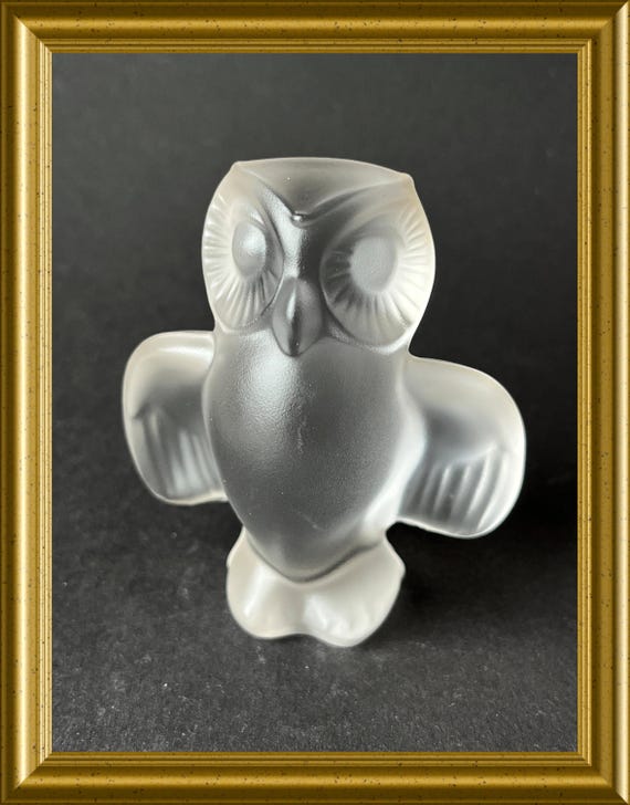 Vintage frosted glass figurine: owl