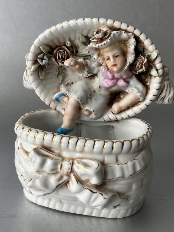 Antique porcelain figurine / box