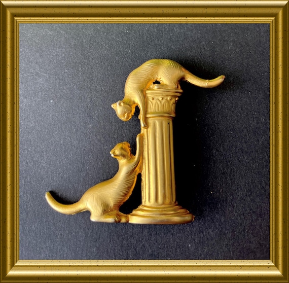 Lovely large cat brooch