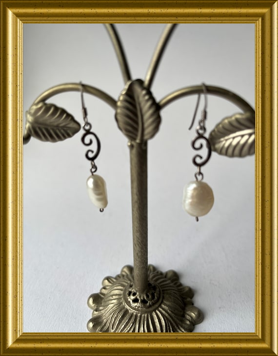 Vintage silver earrings: pearl