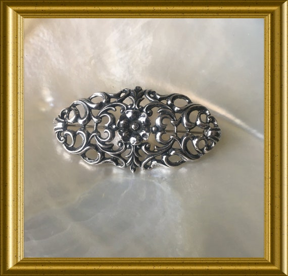 Beautiful vintage silver brooch