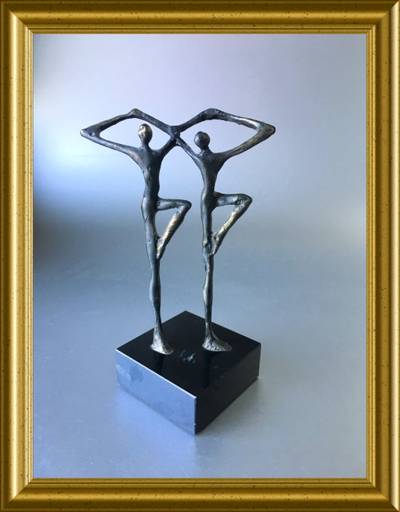 Corry Ammerlaan bronzed figurine/ sculpture: "bond"